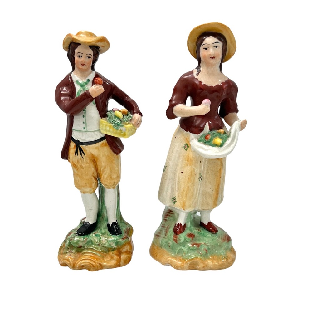 VINTAGE OLD STAFFORDSHIRE WARE MAN & WOMAN FRUIT SELLERS FIGURINES